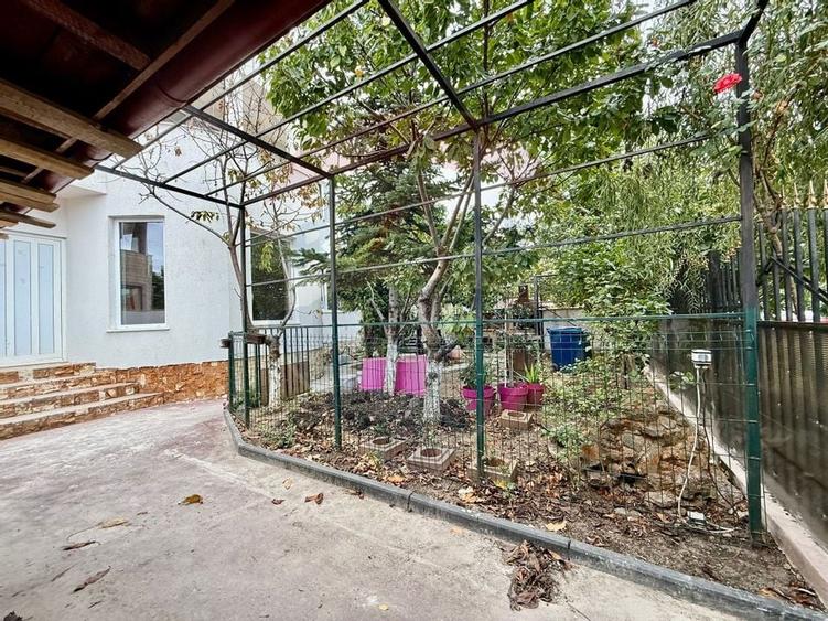 Casa de vanzare in Eforie Nord teren proprietate 300 mp - 13
