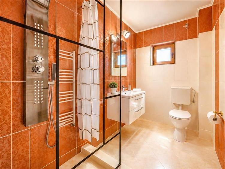 Hotel/Pensiune, de 633 mp, în Central