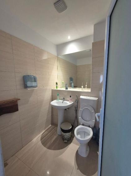 Spatiu central birouri, cabinete - 11