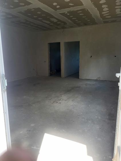 Casă individuală cu 3 camere cu Canalizare în Lumina