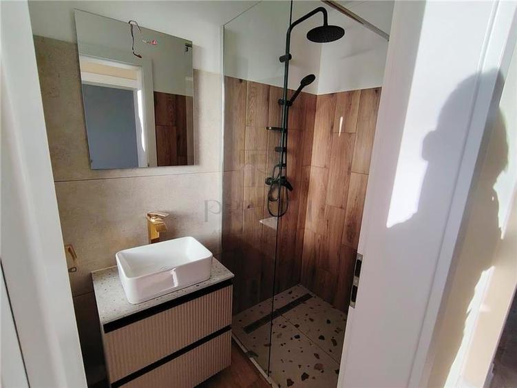 Duplex despartit prin garaj - zona excelenta - toate utilitatile - asfalt - pano - 10