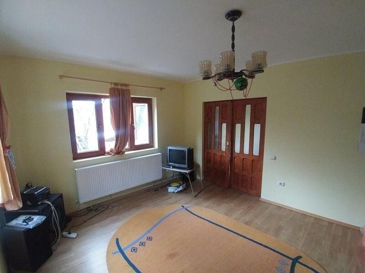 Comarnic vila  2010 P+1+pod,mobilata,utilata, teren 1811mp imprejmuit - 2