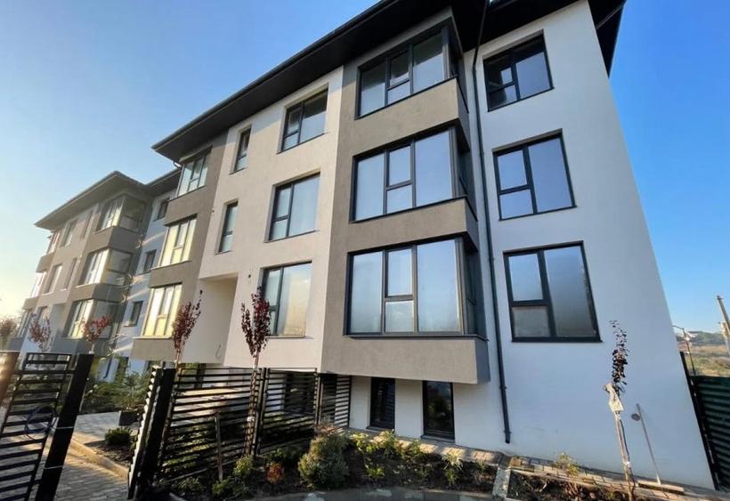 APARTAMENT DECOMANDAT CU 2 CAMERE IN NICOLINA-CAPAT CUG , BLOC NOU - 9