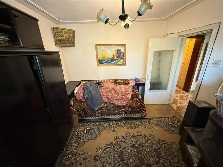 Apartament 3 camere, 1 boxa, zona Centrala , etaj 4 - 7
