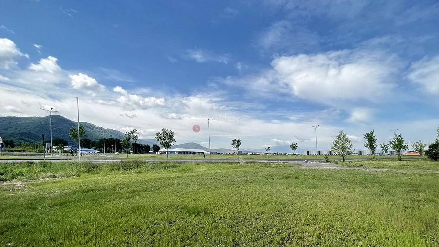 Teren intravilan - Zona Comerciala de interes - 11