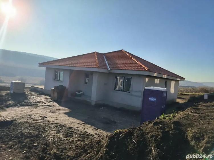 casa pe un singur nivel ,semifinisata situata in Livezeni. - 1