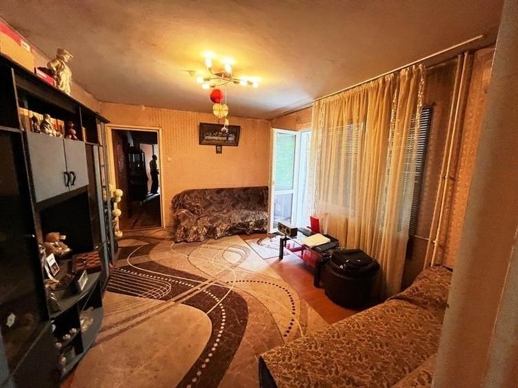 Apartament cu 3 camere semidecomandat în Titan
