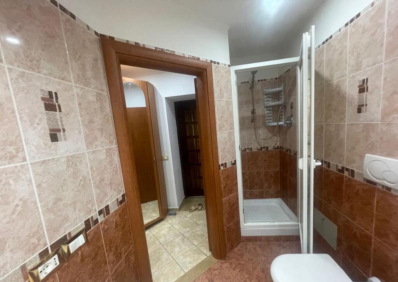 Inchiriez Garsoniera Piata 1 Mai - 1