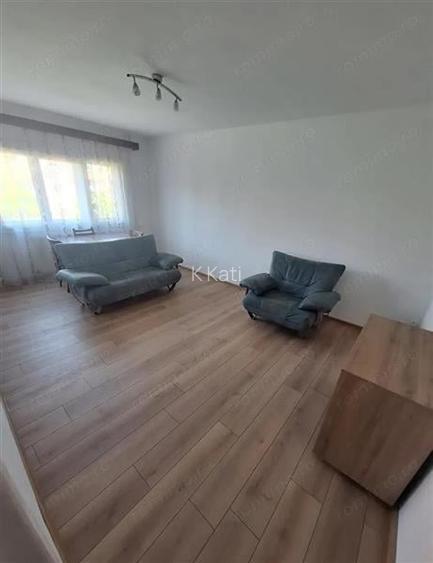 Apartament cu 3 camere decomandat în Girocului