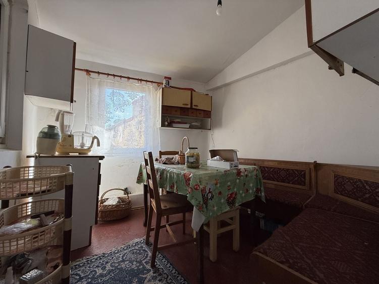 Apartament cu 4 camere semidecomandat, mobilat în Prelungirea Ferentari