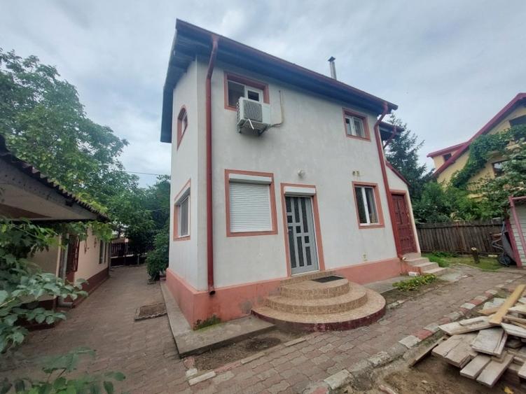 Vila parter si etaj Sendreni - 1