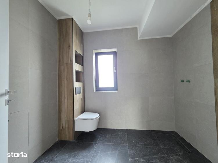 Casă cu 4 camere cu Teren 335 Mp în IAR