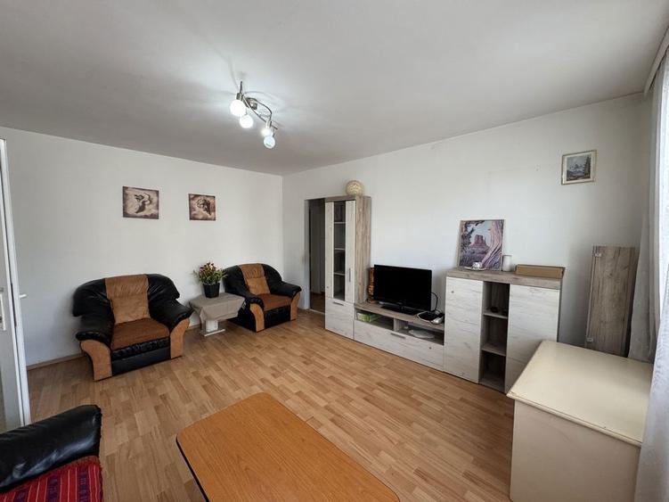 Inchiriez apartament zona centrala etaj 1 - 7