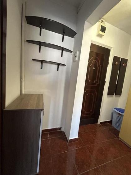 Garsoniera decomandata Gorjului-centrala proprie- bloc 1981 - 8