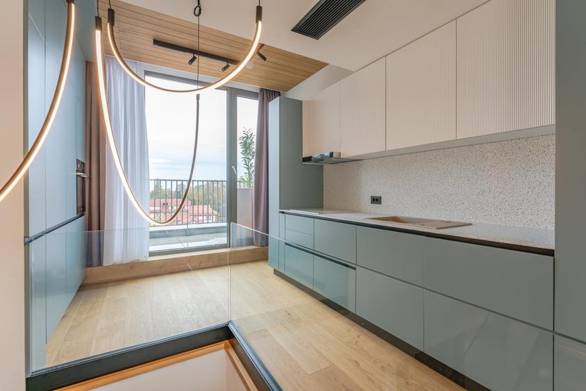 Apartament cu 3 camere decomandat, mobilat în Ultracentral