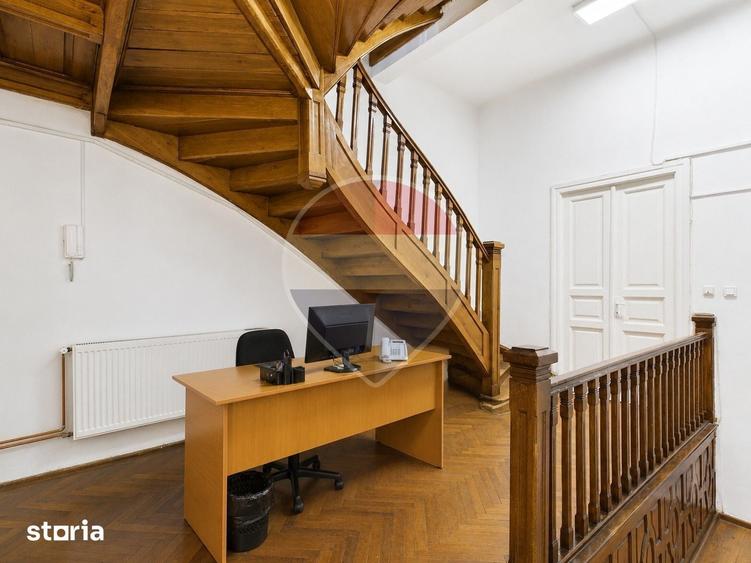 Casă cu 6 camere cu Teren 132 Mp în Gara de Nord