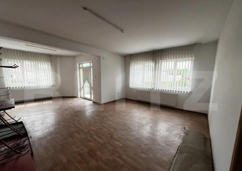 Casa de vanzare in Lazuri, ideala si pentru investitii - 3