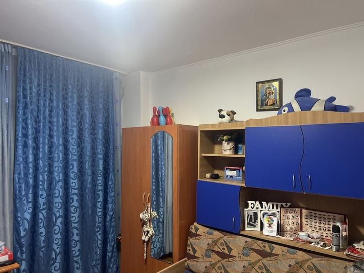 Apartament cu 3 camere decomandat în Găvana