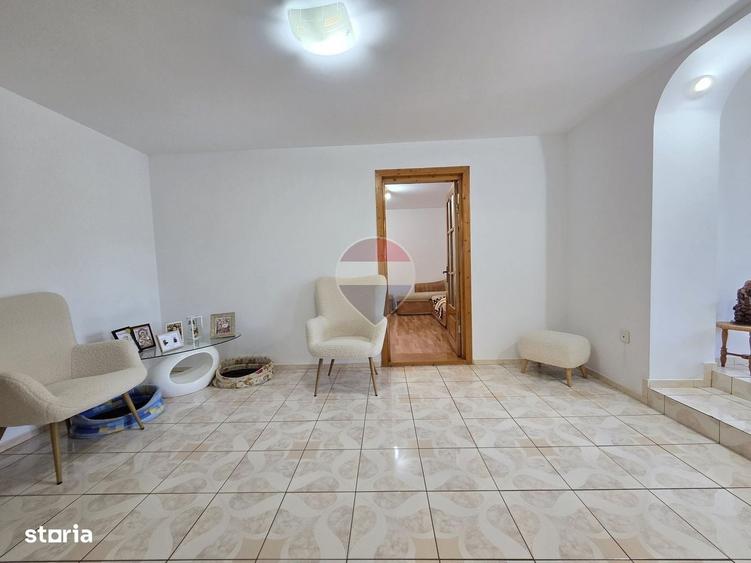 Casă cu 4 camere cu Teren 320 Mp în Central