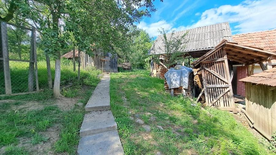 Casă cu 2 camere cu Teren 2330 Mp în Verveghiu