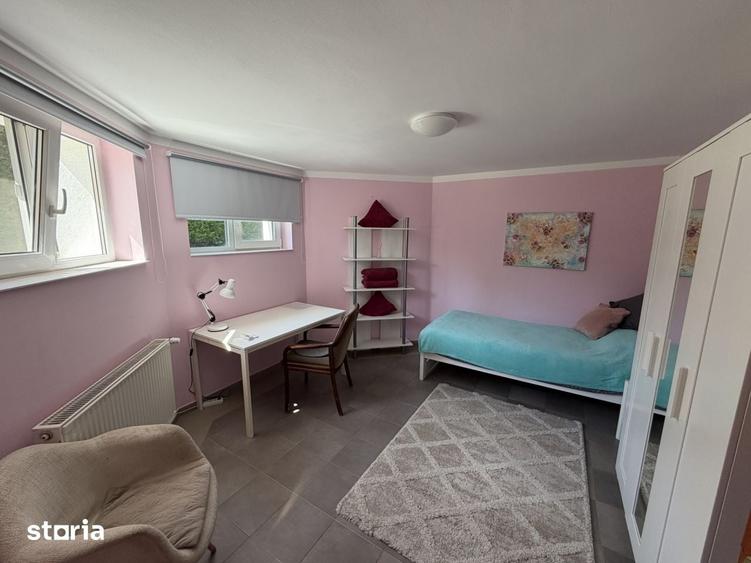 Casă cu Teren 964 Mp în Est