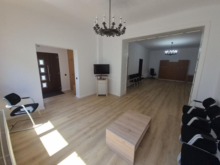 Casă cu 4 camere cu Teren 300 Mp în Central