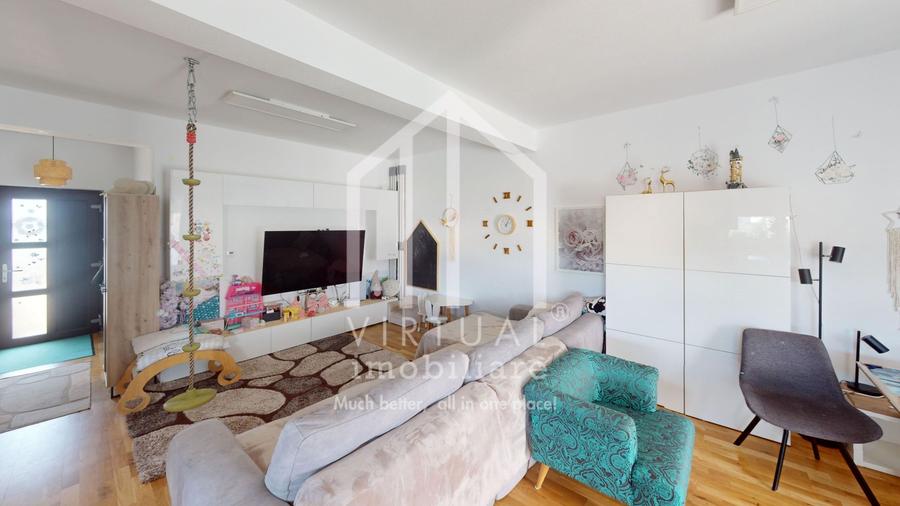 Duplex cu 5 camere cu Canalizare în Cristian