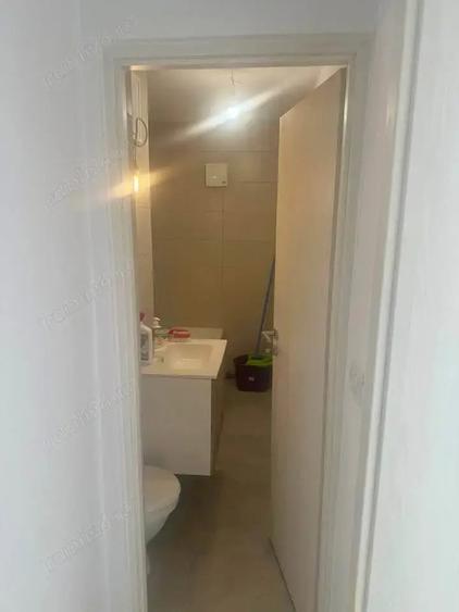 Garsonieră decomandată în Girocului