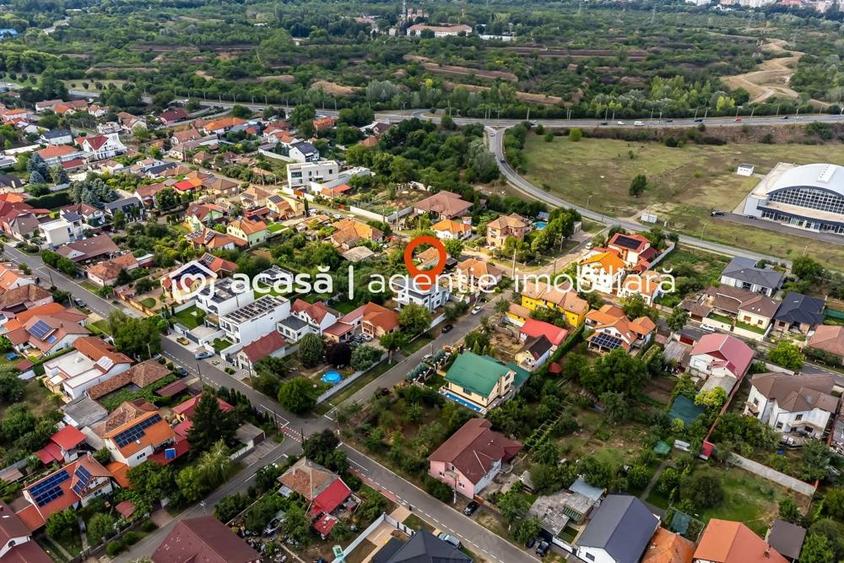 Casă cu 5 camere cu Teren 500 Mp în Subcetate