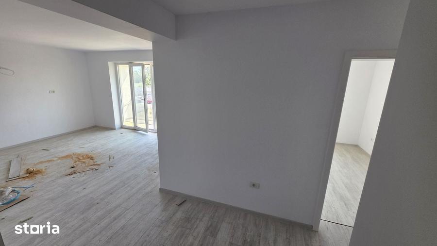 Apartament cu 3 camere în Est