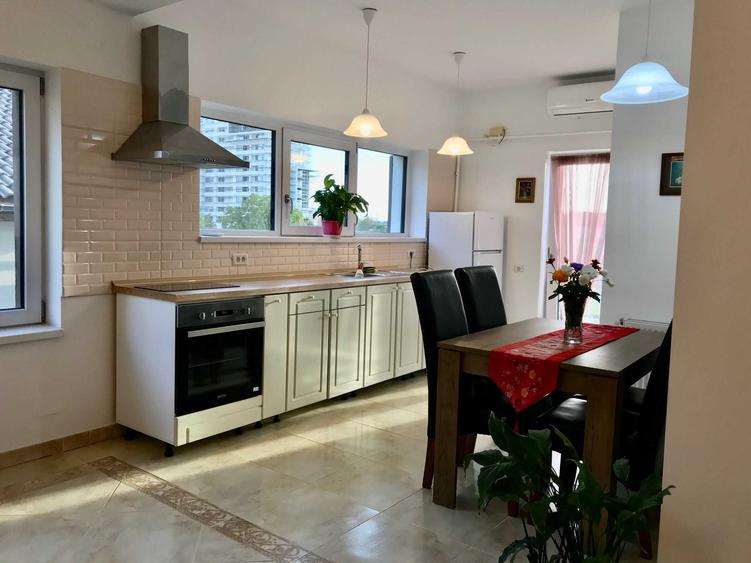 Apartament cu 3 camere decomandat, mobilat în Torontalului