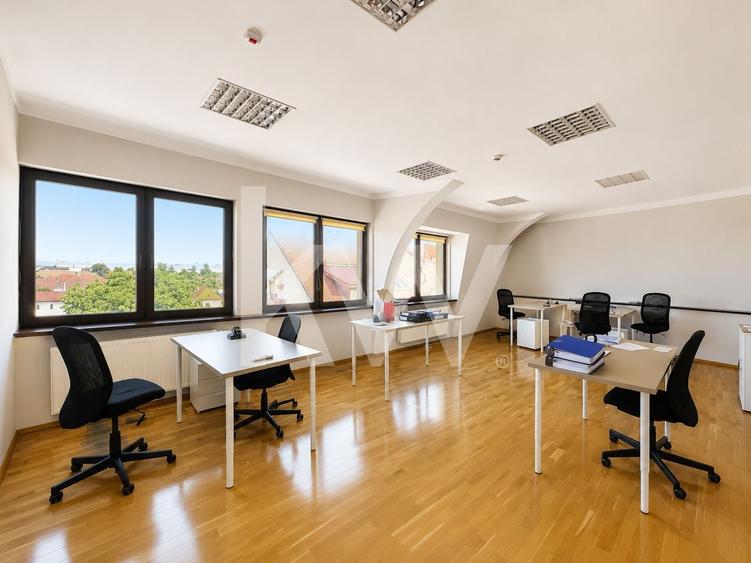 Birou, de 44.5 mp, în Central