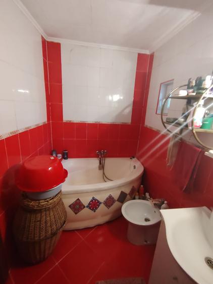 Casă individuală cu 3 camere cu Canalizare în Dobroești