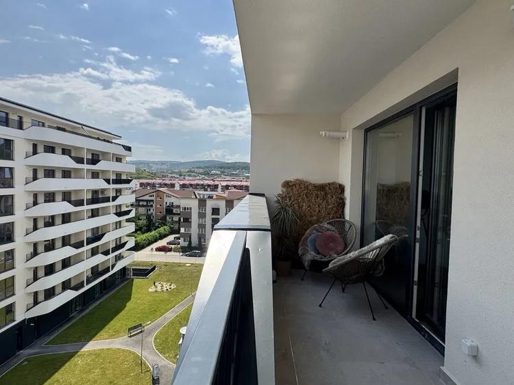 Apartament cu 2 camere semidecomandat, mobilat în Florești