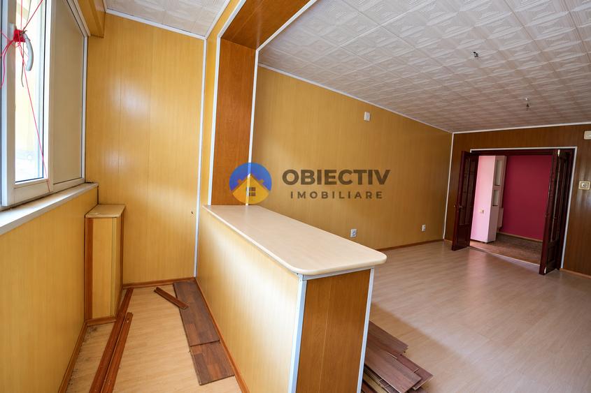 Apartament cu 4 camere semidecomandat în Mărăței