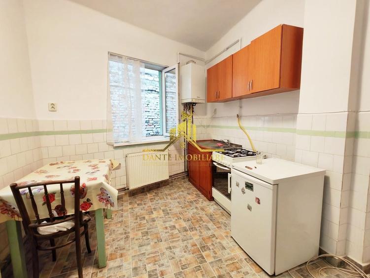Apartament cu 3 camere decomandat, mobilat în Central
