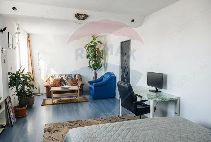 Casă cu Teren 946 Mp în Central