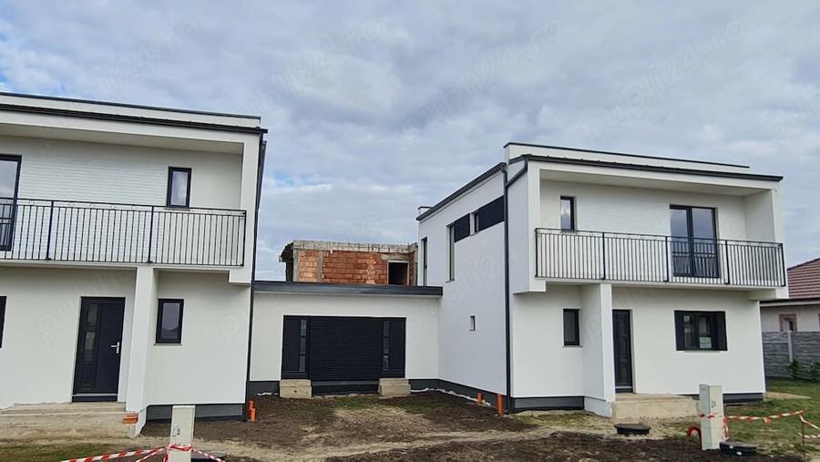 Casă cu 5 camere cu Teren 350 Mp în Dumbrăvița