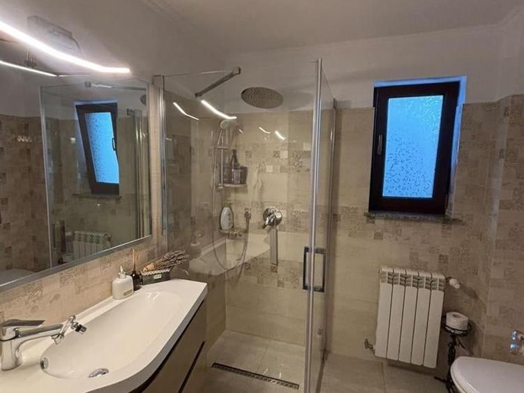 Casă individuală cu 4 camere cu Teren 465 Mp în Ipotești