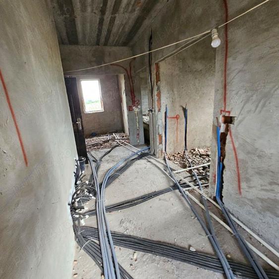 Casă cu 4 camere cu Teren 2000 Mp în Costișa