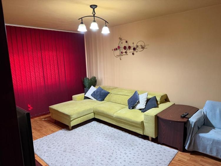 Apartament cu 4 camere decomandat în 1 Mai