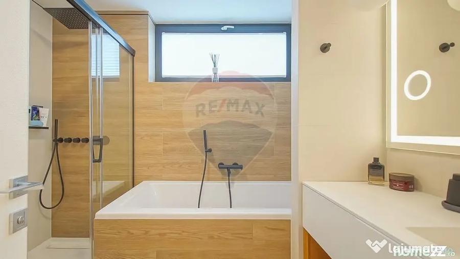 Apartament cu 3 camere decomandat în Drumul Poienii