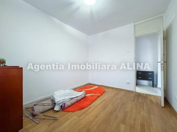 Apartament cu 3 camere semidecomandat în Astoria