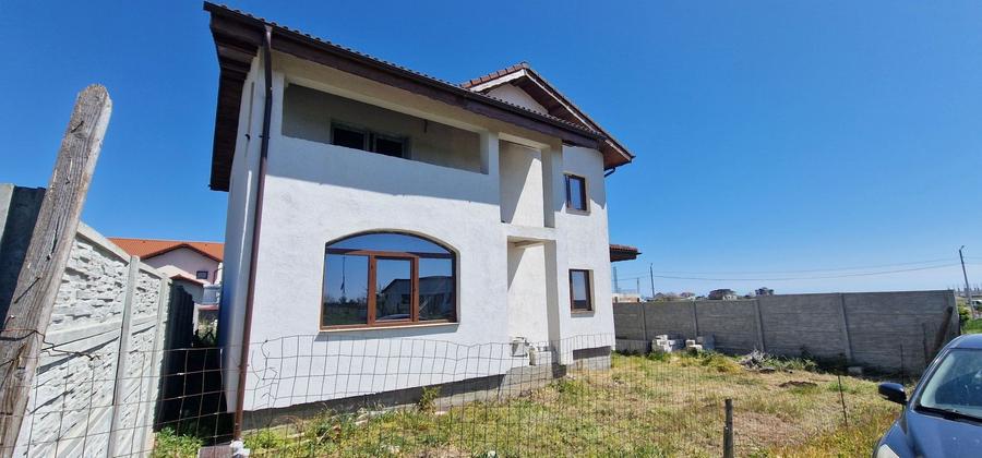 Casă individuală cu 6 camere cu Canalizare în Sud