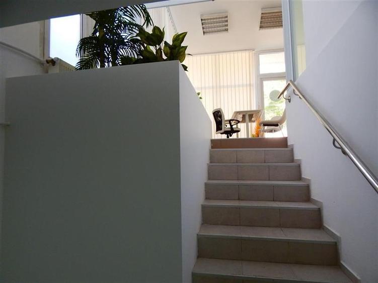 Vila de vanzare pretabila clinica medicala/birouri - 42