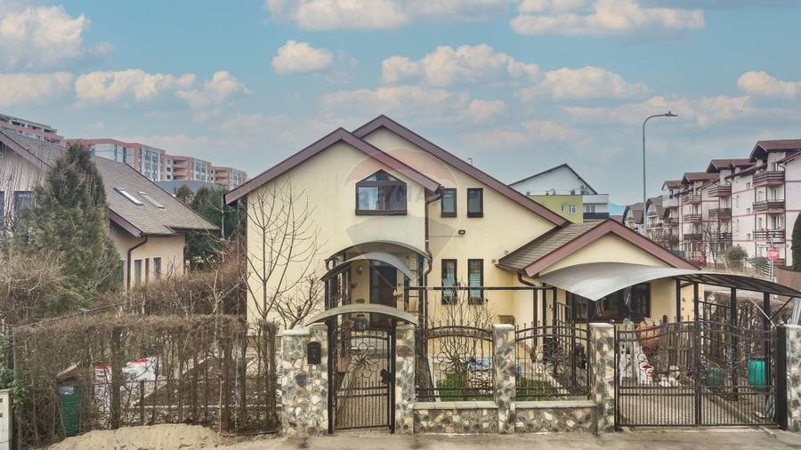 Casă / Vilă cu 4 camere de vânzare în zona Tractorul - 2