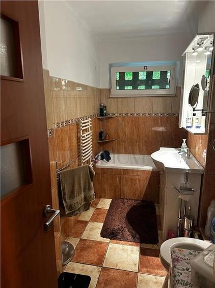 CIRCUMVALATIUNII - ETAJ 1 - BLOC IZOLAT - 4 camere - 2 bai - debara - decomandat - 23