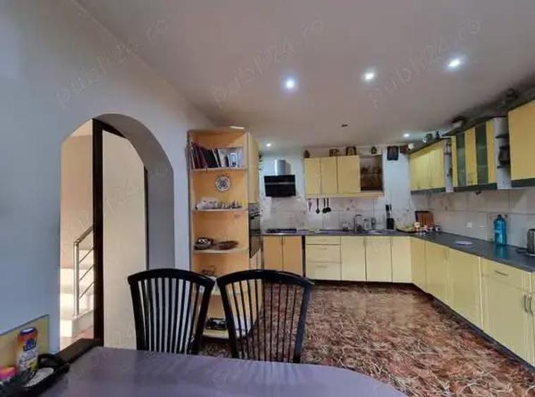 A 38 Proprietarul vinde 2 case cu 510 mp teren in ?erbane?ti Bacau - 4