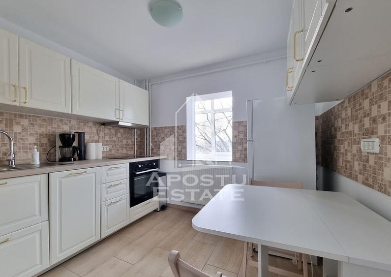 Apartament cu 3 camere, 2 bai, decomandat, renovat, zona ... - 1