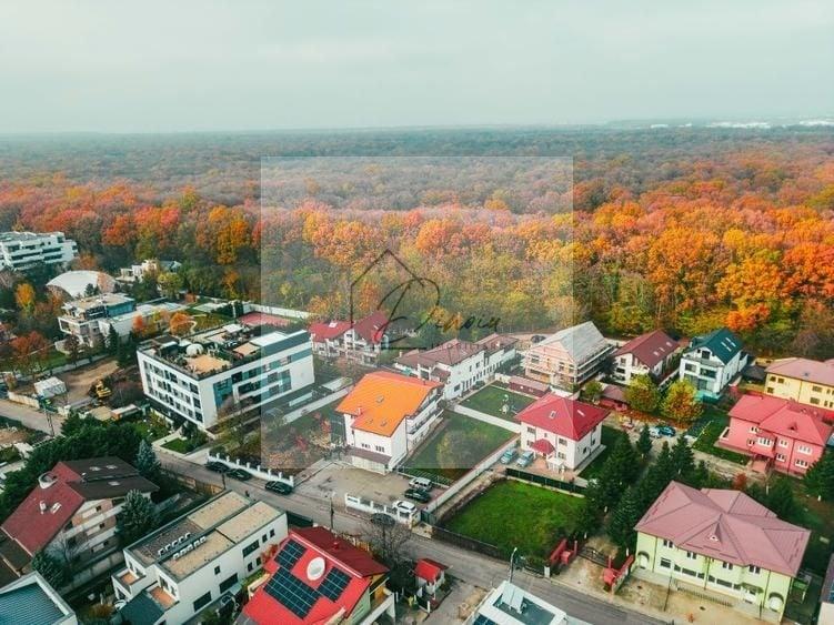 Casă individuală cu 10 camere cu Canalizare în Central